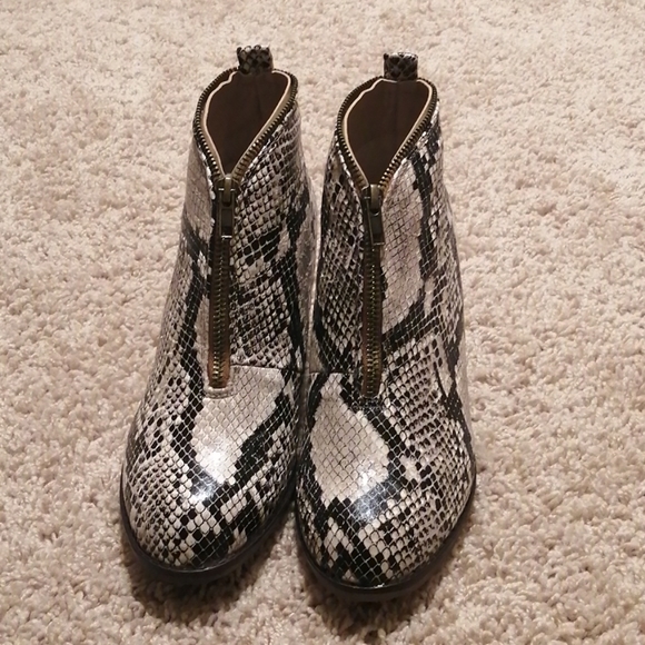 Snake Print Front Zipper Booties - Picture 2 of 5